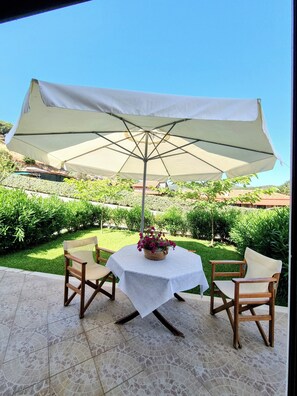 Standard Studio, Patio, Garden View | Terrace/patio