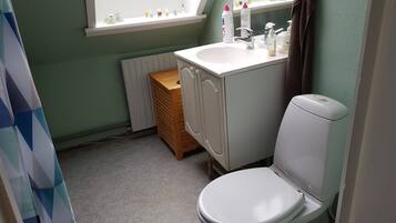 Bruser, hårtørrer, håndklæder, Sæbe