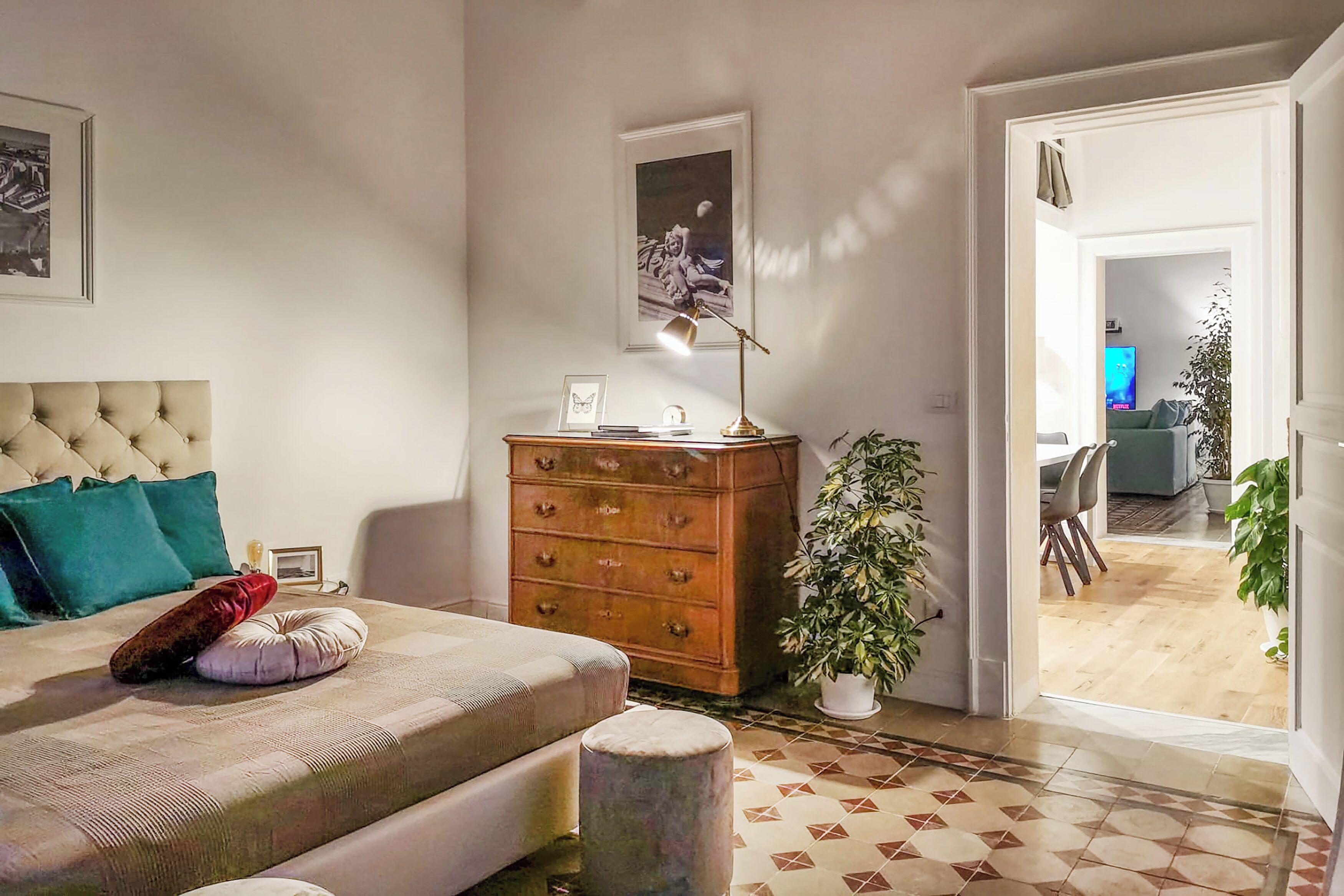 5 soverom, strykejern/-brett, wi-fi og sengetøy