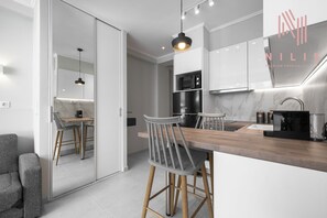 Standard Studio | Private kitchen | Fridge, microwave, oven, stovetop - Bonsai Studios & Apartments, Nilie Hospitality MGMT (Thessaloniki)