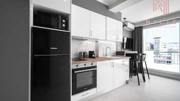 Apartment, 1 Bedroom, Balcony, City View | Private kitchen | Fridge, microwave, oven, stovetop