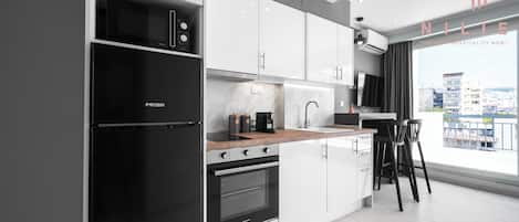 Apartment, 1 Bedroom, Balcony, City View | Private kitchen | Fridge, microwave, oven, stovetop