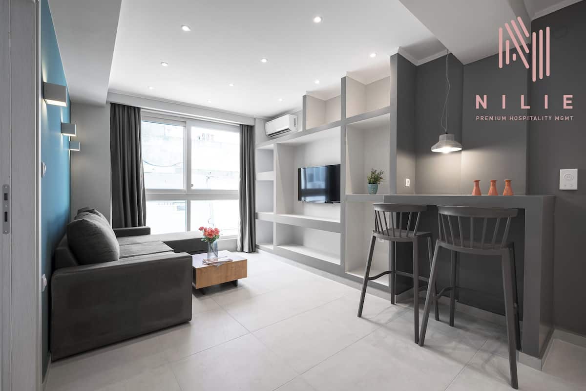 Apartment, 1 Bedroom, City View | Dining room