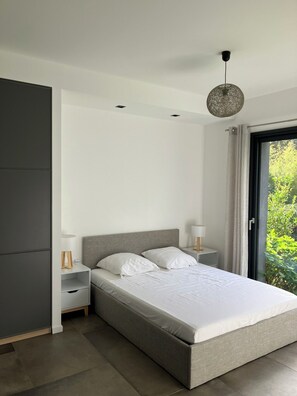4 slaapkamers, een strijkplank/strijkijzer, gratis wifi, beddengoed