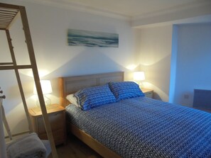 1 habitación, tabla de planchar con plancha, wifi y ropa de cama 