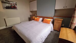 Apartment | 2 bedrooms, bed sheets - Spacious Centrally Located Apartment (Exmouth)