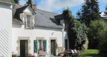 Beautiful Breton Farm with Pool
3 houses, 13 Bedrooms, 7 bathrooms, Sleeps 30