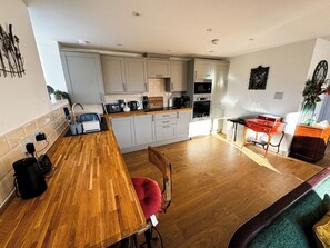 Refrigerador, microondas, horno y lavavajillas 