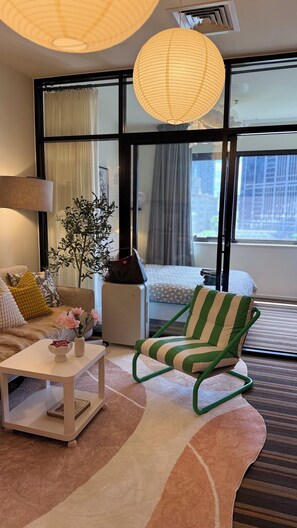 2 bedrooms, desk, WiFi, bed sheets