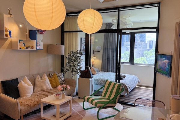 2 bedrooms, desk, WiFi, bed sheets