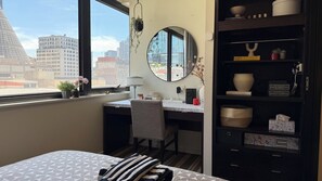 2 bedrooms, desk, WiFi, bed sheets