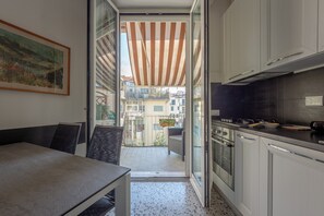 Classic Apartment, Courtyard View | Private kitchen