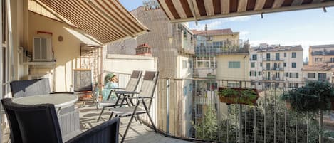 Classic Apartment, Courtyard View | Balcony