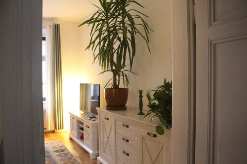 Quiet & cozy apartment in Südstadt, close to the train station & free parking