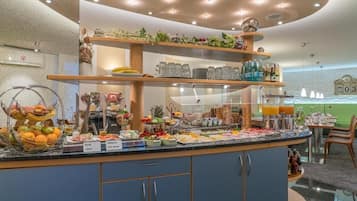 Free daily buffet breakfast
