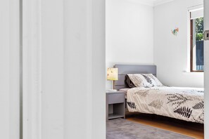 3 soverom, skrivebord, strykejern/-brett og wi-fi (inkludert)