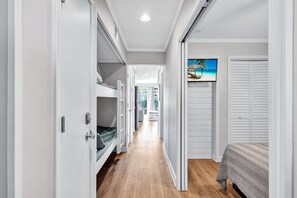 1 soverom, strykejern/-brett, wi-fi (inkludert) og sengetøy