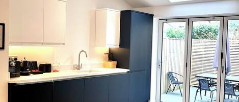 Luxury Cottage | Private kitchen | Electric kettle, toaster