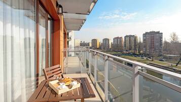 Grand Apartment | Balcony