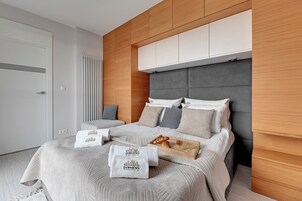 Comfort Apartment | Peralatan tempat tidur premium, ruang kerja komputer riba 