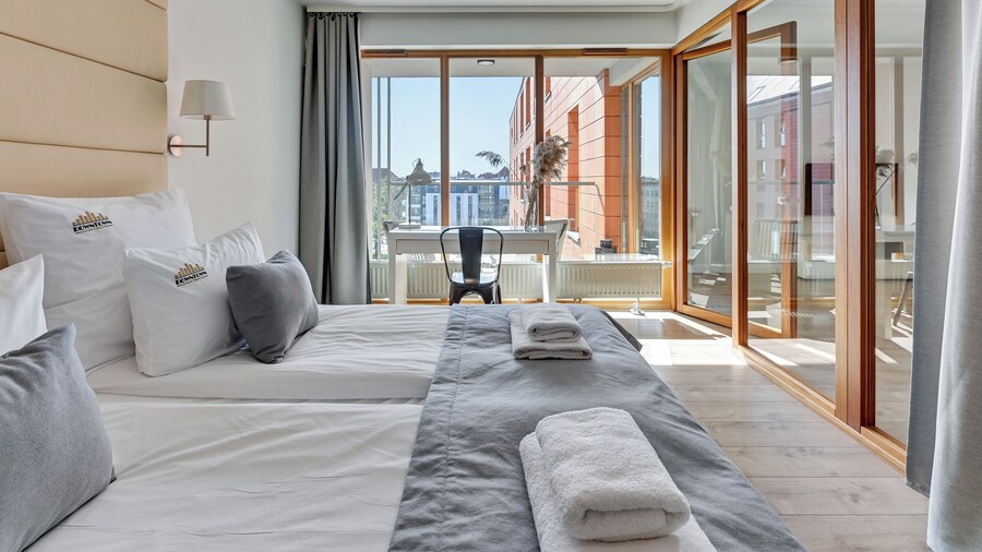 Aura - Riverside & Parking by Downtown Apartments