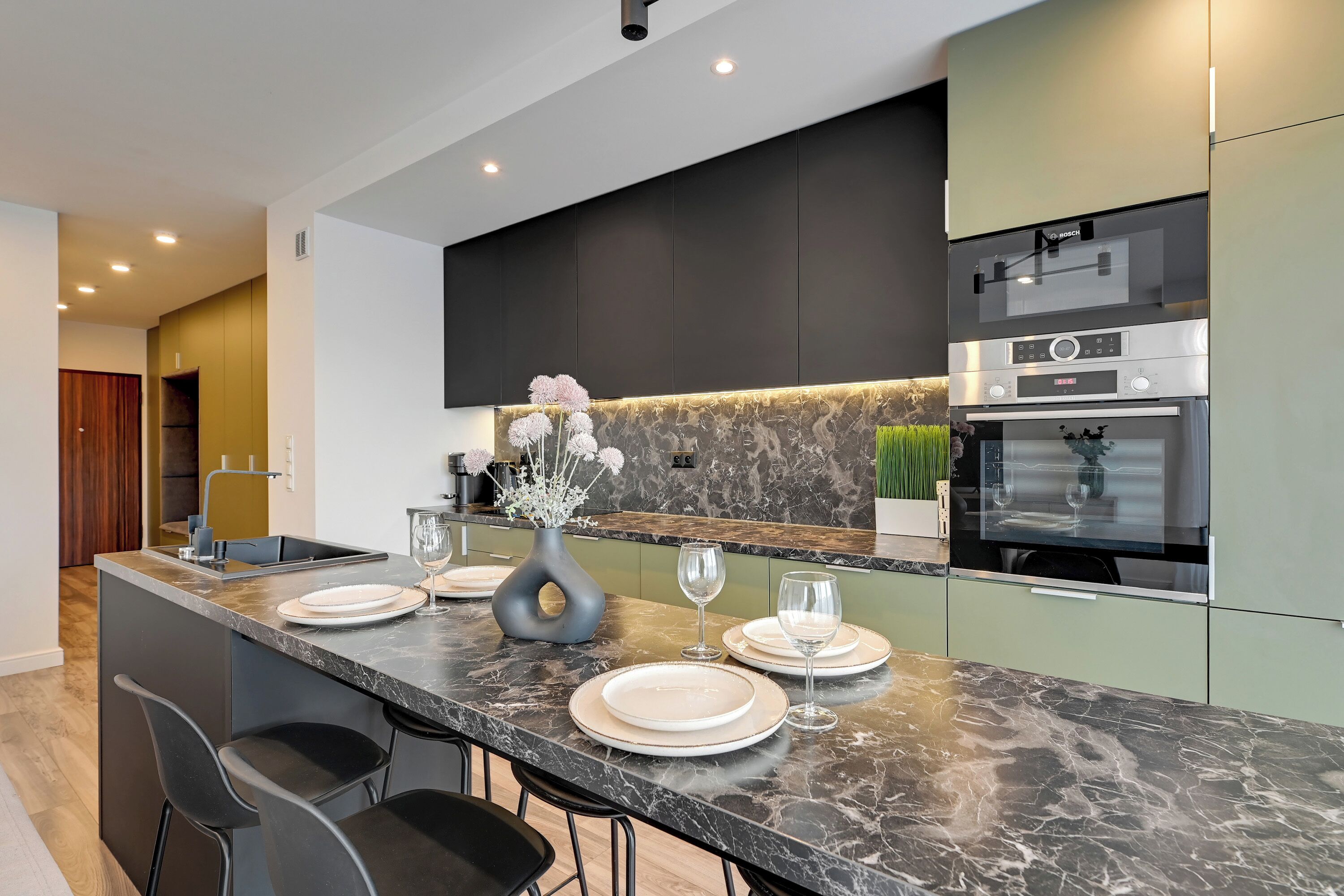 Apartamento grand | Cozinha americana privada | Geladeira, cooktop, cafeteira/chaleira, chaleira elétrica