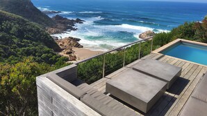 A pool area with a view of the ocean and rocky coastline. - Cliff Break (Knysna)