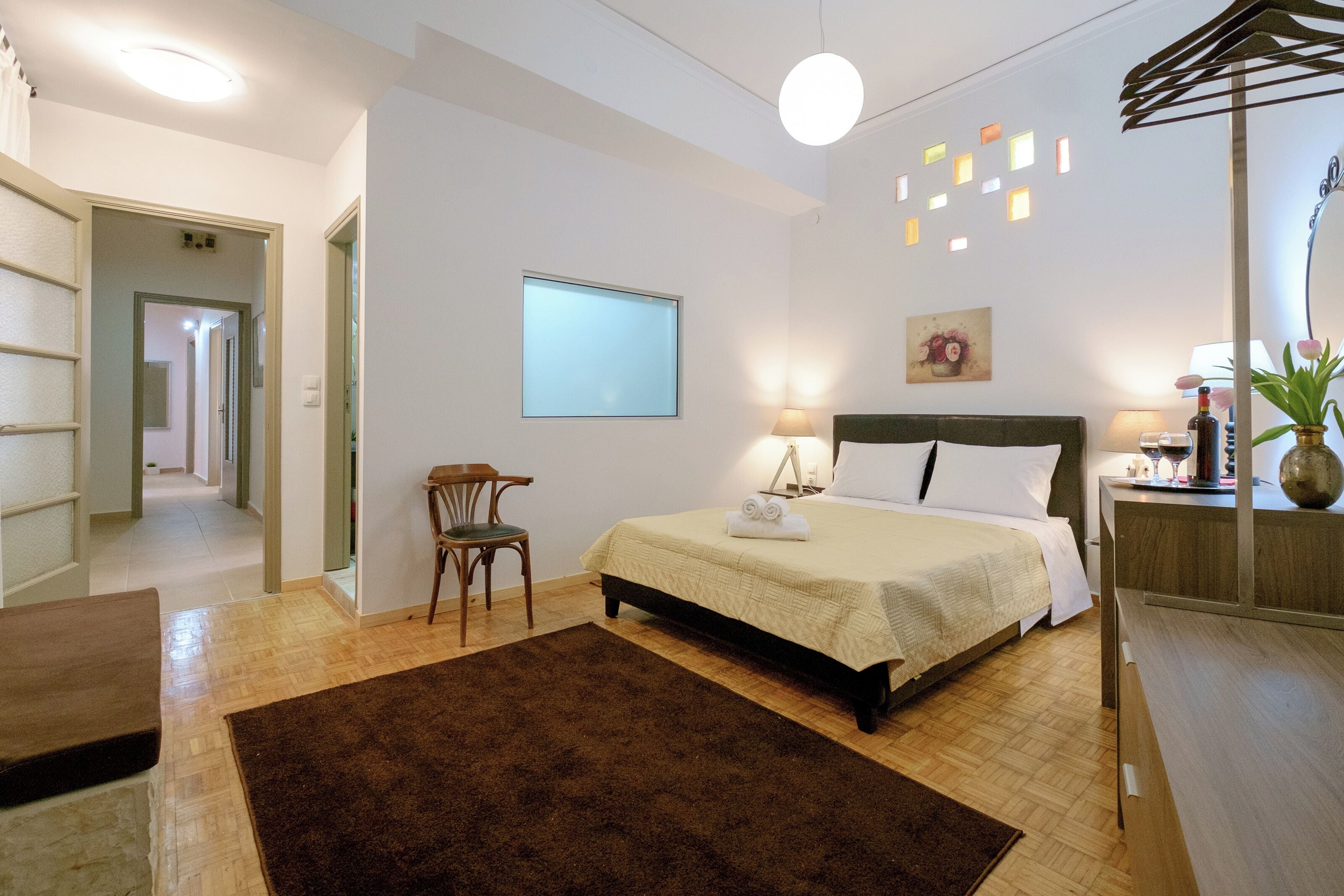 4 室のベッドルーム、アイロン / アイロン台、旅行用ベビーベッド、WiFi (無料)