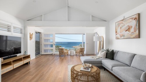 Waves at Boat Harbour, 65 Kingsley Dr - stunning house, fantastic waterviews and dog friendly