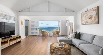 Waves at Boat Harbour, 65 Kingsley Dr - stunning house, fantastic waterviews and dog friendly