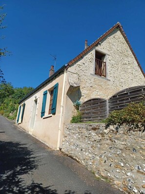 Exterior - Gîte des Petites Ruelles in a troglodytic village (Trôo)