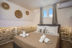 3 chambres, fer et planche à repasser, Wi-Fi, draps fournis