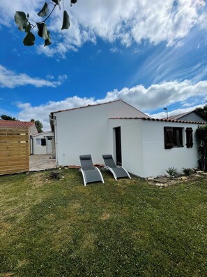 Property grounds - House near the sea! (Grues)