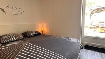 3 Schlafzimmer, Reisekinderbett, kostenloses WLAN, Bettwäsche