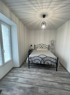 2 chambres, lit parapluie, Wi-Fi gratuit, draps fournis