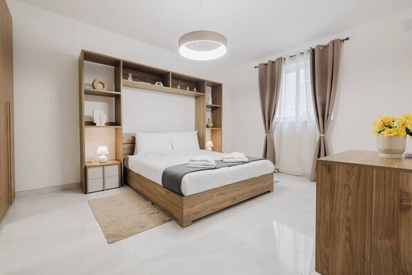 1 bedroom, iron/ironing board, travel cot, free WiFi