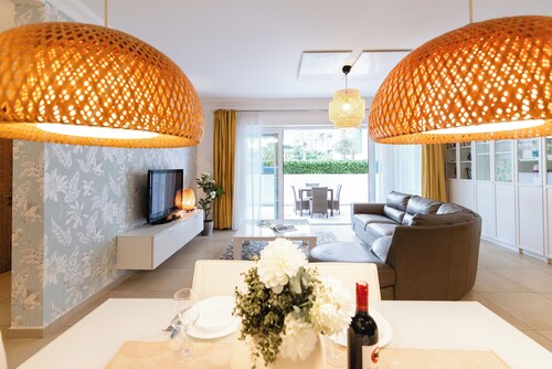 102 Seafront 3Bed Sliema with pool by Homely