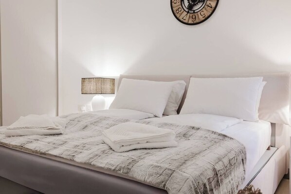 2 bedrooms, iron/ironing board, free WiFi, bed sheets