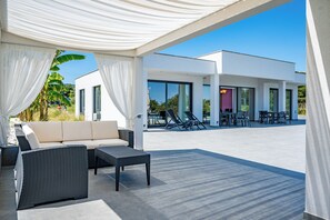 Villa de lujo, alberca privada, vista al mar | Terraza o patio