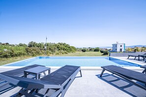 Luxury Villa, Private Pool, Sea View | Pemandangan balkoni