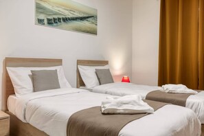 3 chambres, fer et planche à repasser, Wi-Fi gratuit, draps fournis