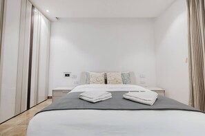 3 chambres, fer et planche à repasser, Wi-Fi gratuit, draps fournis