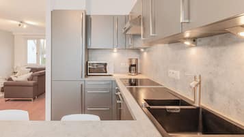 Réfrigérateur, four, plaque de cuisson, cafetiÚre/bouilloire