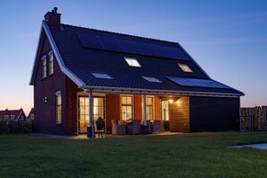 House | Exterior - Villa Near Oosterschelde With Game Room (Colijnsplaat)