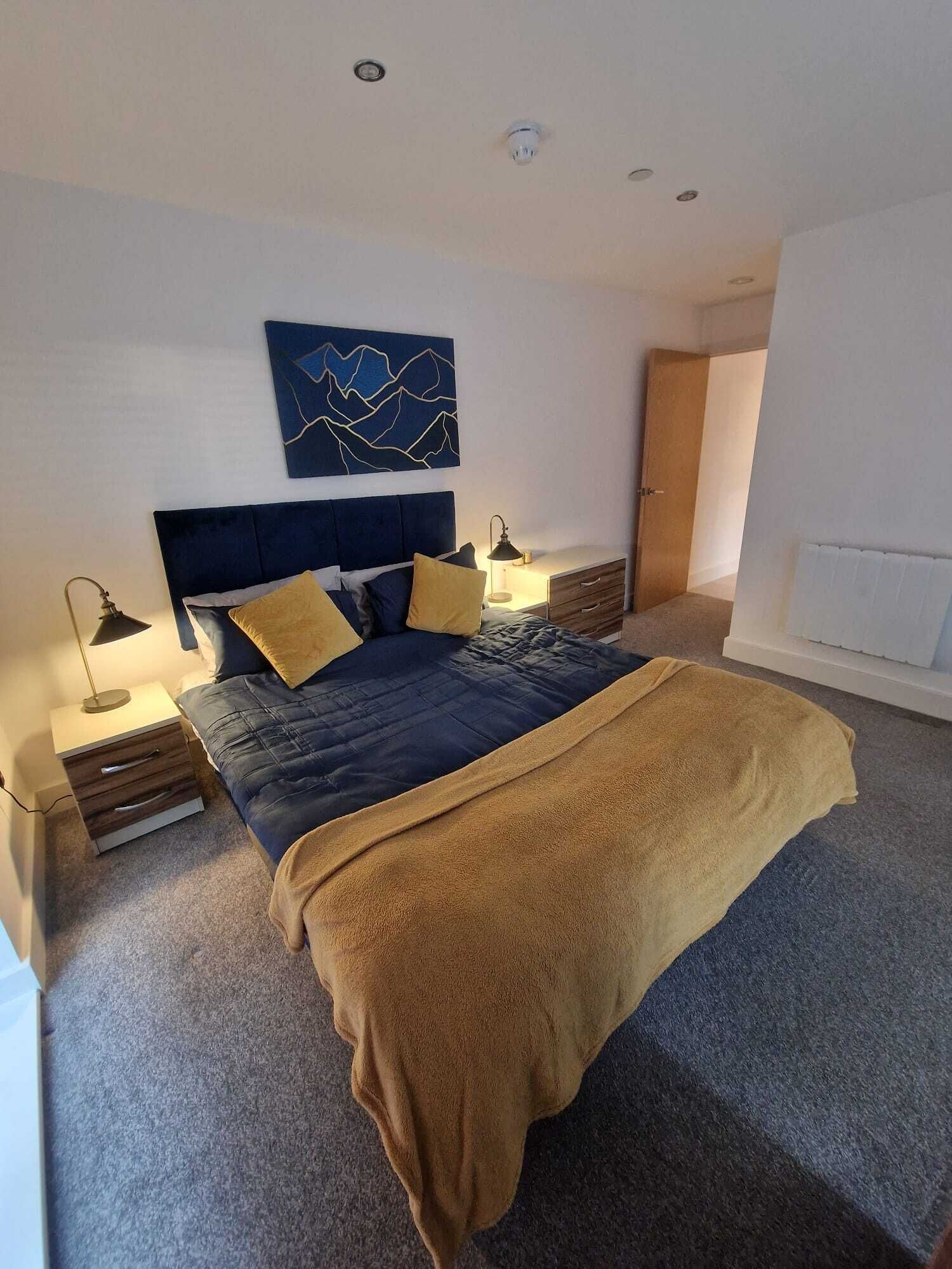 2 habitaciones, tabla de planchar con plancha, wifi y ropa de cama 