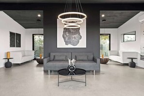 Fernseher, Kamin, Arbeitsbereiche