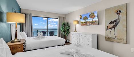 Condo Prestigio, balcón, vista a la playa | 2 habitaciones, decoración personalizada y muebles diferentes