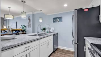 Lägenhet Signature - balkong - utsikt mot stranden | Eget kök | Kylskåp, mikrovågsugn, ugn och spishäll