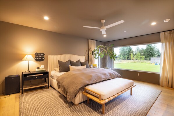 5 bedrooms, iron/ironing board, WiFi, bed sheets