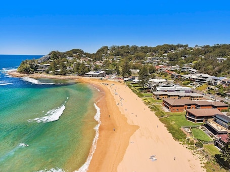 Beach nearby. Unit 16 - Avoca Palms Resort, Avoca Beach